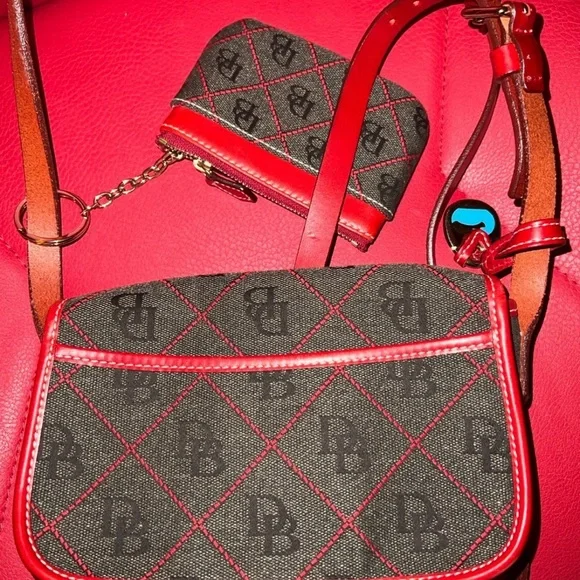 Dooney and Bourke vintage crossbody bag - Picture 6 of 8